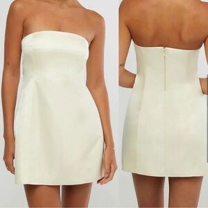 WeWoreWhat Size 2 NWT Strapless Peplum Mini Dress in Ecru Cream Ivory